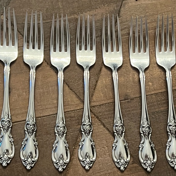 ONEIDA COMMUNITY LOUISIANA STAINLESS STEEL DINNER FORK - SET OF 7 - 7 1/4” - Picture 1 of 4